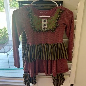 Mustard pie 2 piece outfit size 7. GUC dog friendly non smoking home